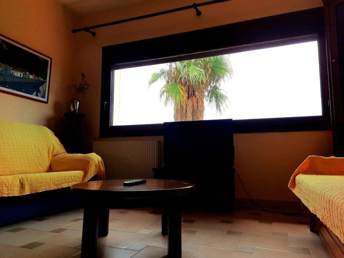 House With View Villa อาเกีย ปาราสเควิ ภายนอก รูปภาพ